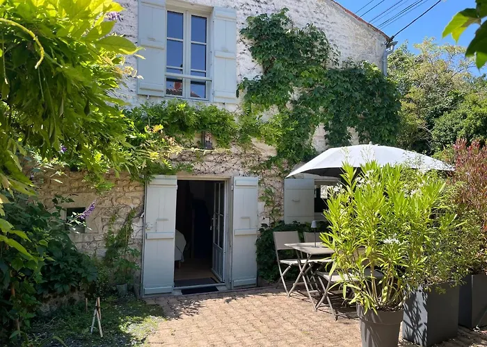 Gite Du Presbytere Port D\'Envaux, Ravissante Maison De Charme